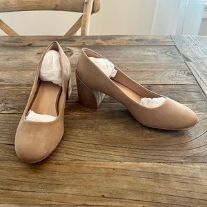 NEW! Journee Nude Suede Heels